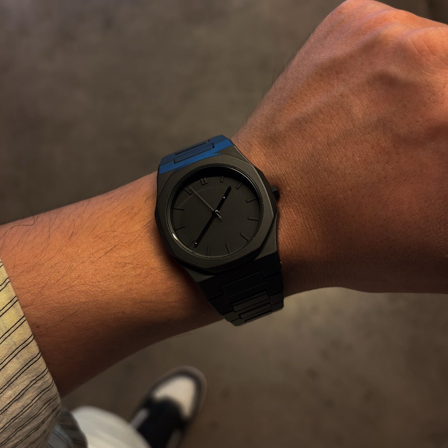 LuxVibe™ Black Saat