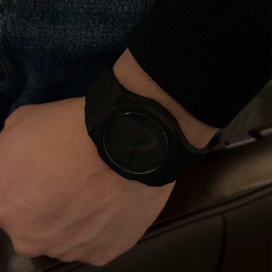 Carbon™ Black Saat