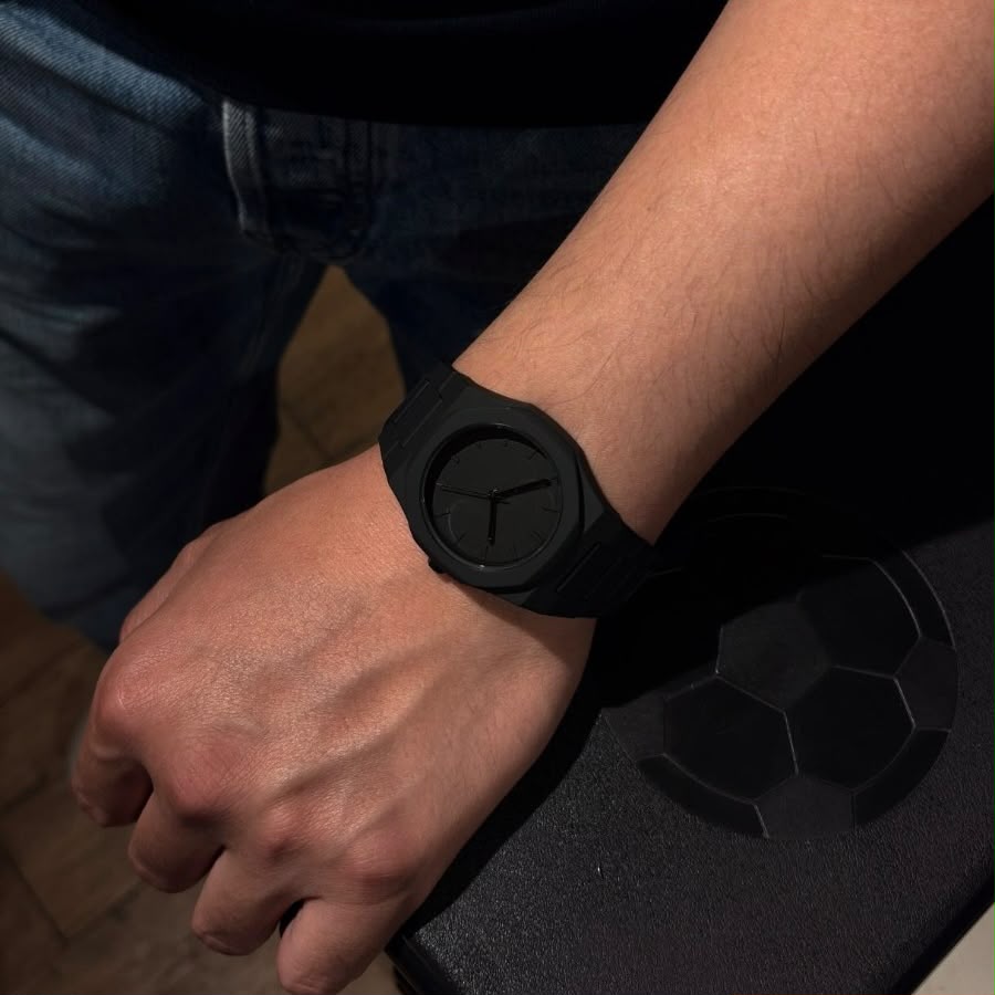 Carbon™ Black Saat