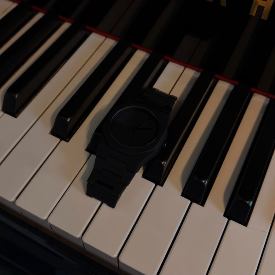 Carbon™ Black Saat