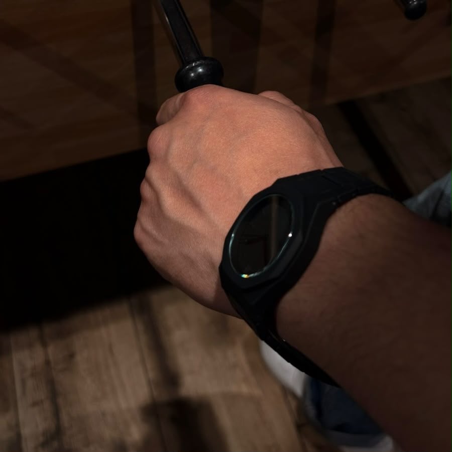 Carbon™ Black Saat