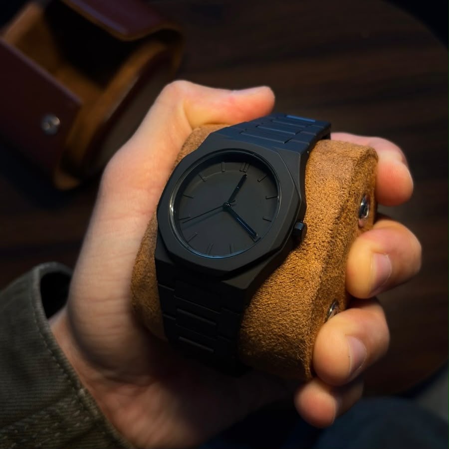 Carbon™ Black Saat